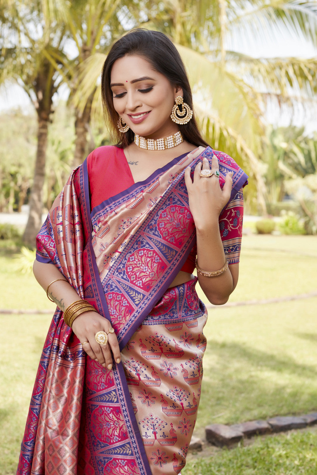 Golden zari weaving pink color rich kanjivaram silk sraee