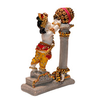 Standing Makhan Chor