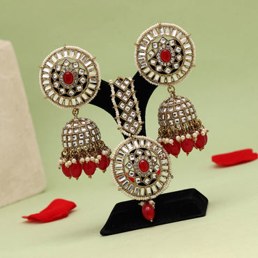 Red Color Kundan Earrings With Maang Tikka