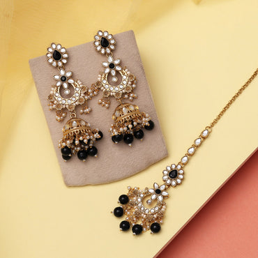 Black Color Kundan Earrings With Maang Tikka