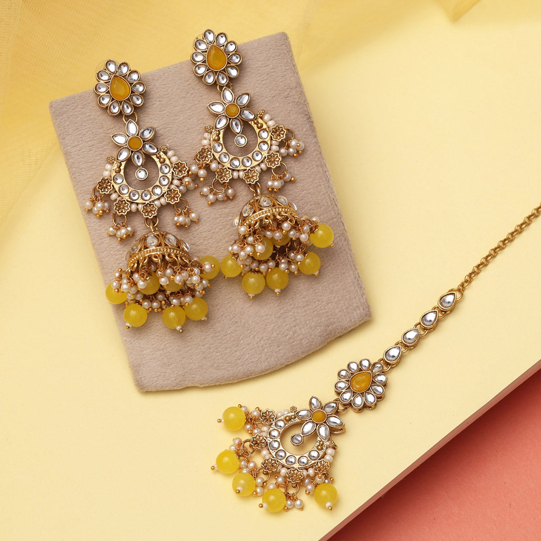 Yellow Color Kundan Earrings With Maang Tikka